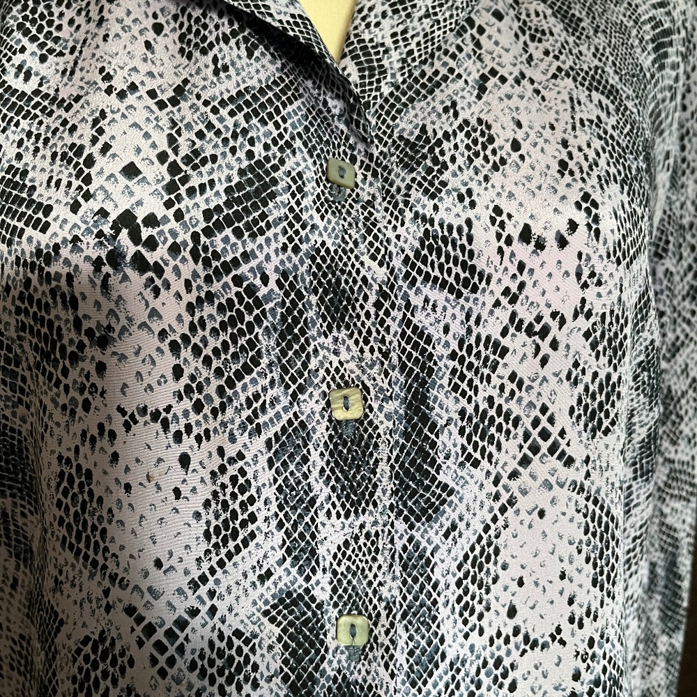 S.L.B 100% Silk Blouse, Breezy Light Lavender and Black Animal Print  Size Large - Picture 4 of 9